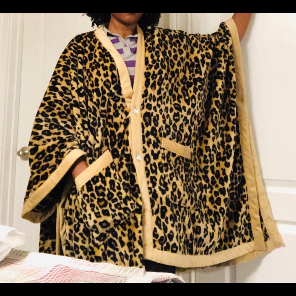 Soft Cozy Leopard Print Wrap - image 1